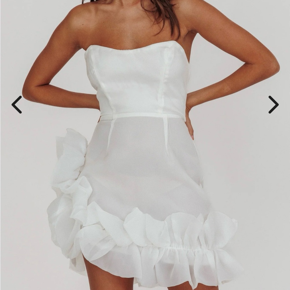 Elegant White Strapless Dress